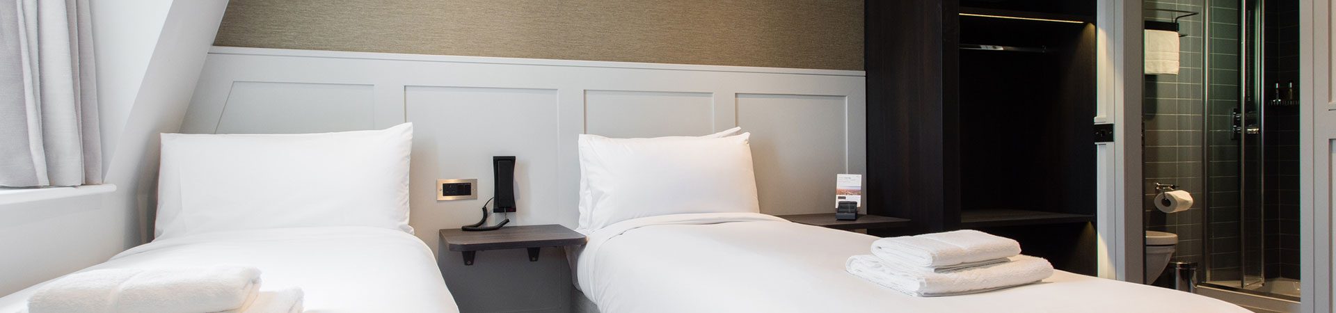 Twin Room Hotel in London-Mowbray Court Hotel London