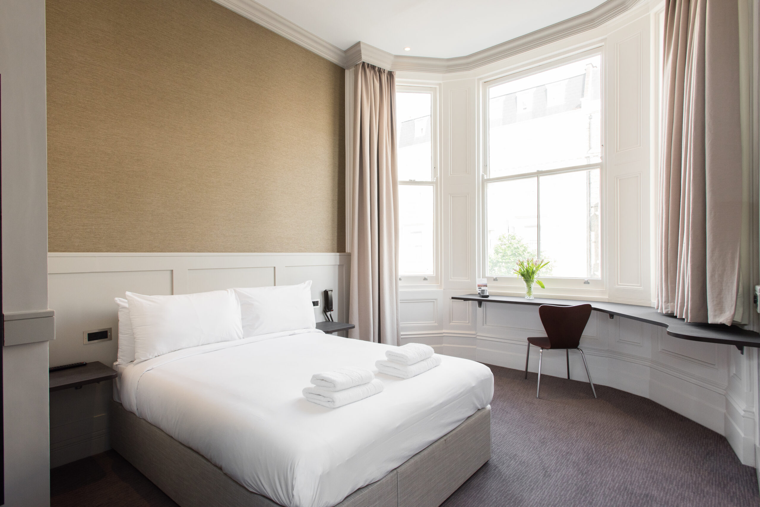 Double hotel room with large bed | Mowbray court hotel