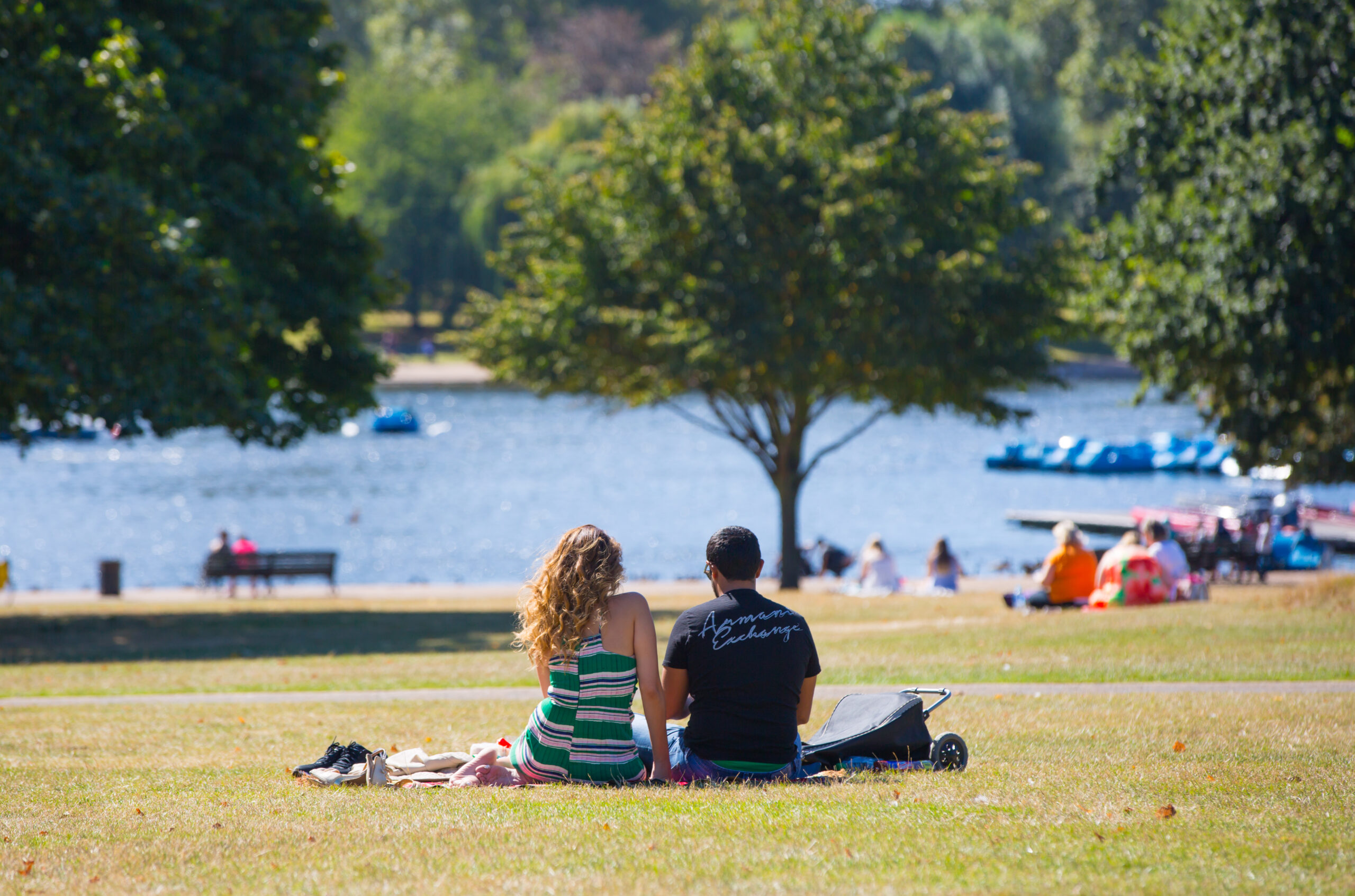 People relaxing in a London hyper park | Mowbray Court Hotel Earls Court