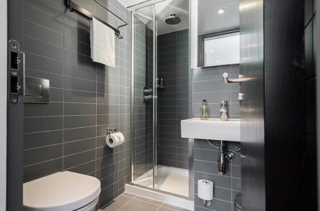 Modern hotel bathroom with shower | Mowbray court hotel