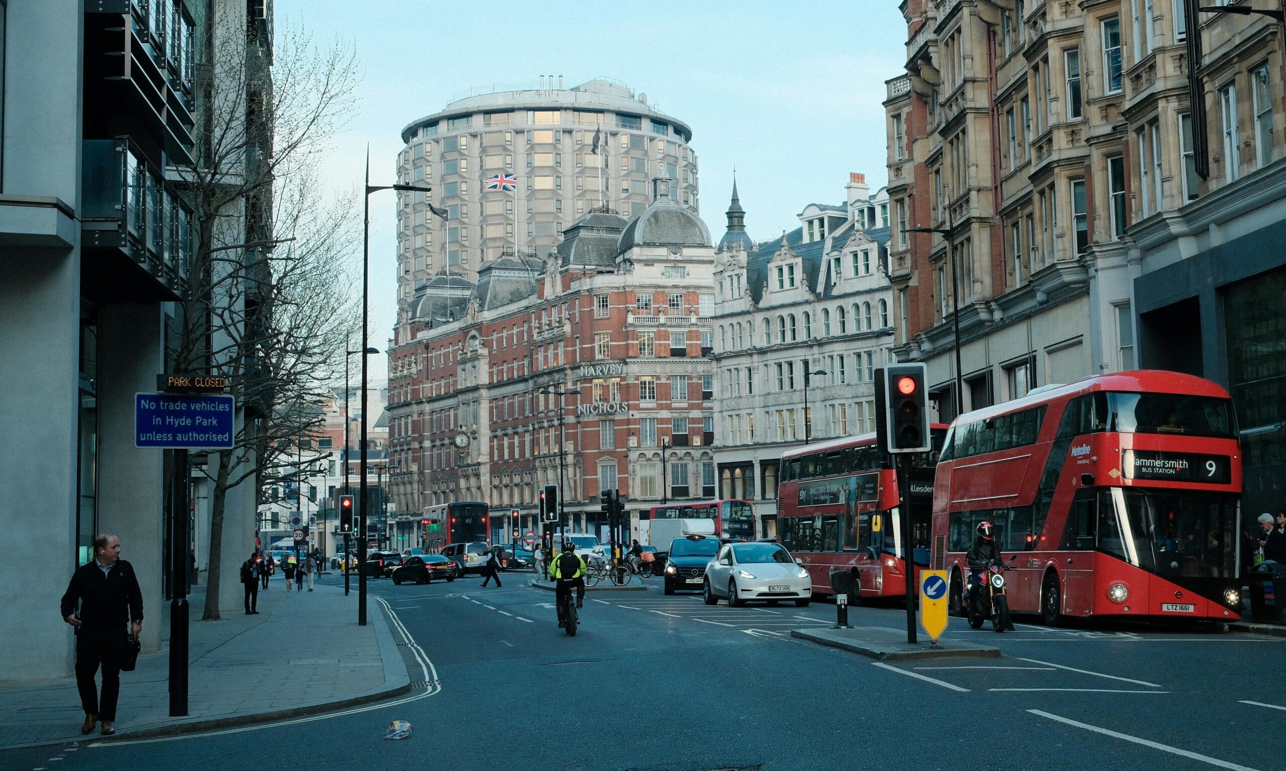 London city attraction near Knightsbridge and Kensington close to Mowbray Court Hotel